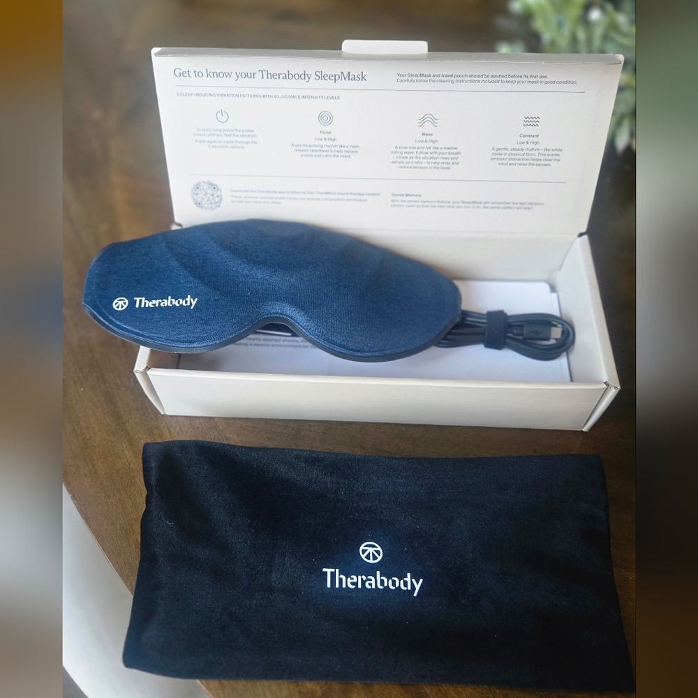 Therabody Blackout Eye Mask in Black - Picture 3 of 3